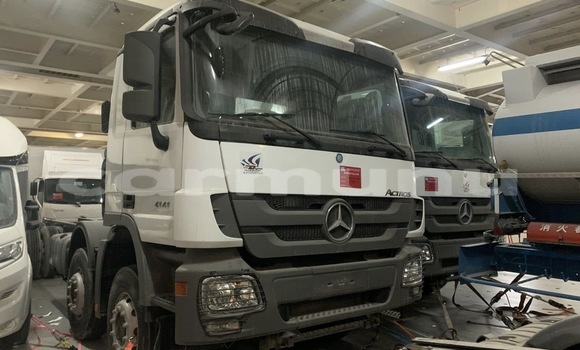 Buy Used Mercedes‒Benz Truck White Truck in Import - Dubai in Region of Bouenza Buy Used Mercedes‒Benz Truck White Truck in Import - Dubai in Region of Bouenza
