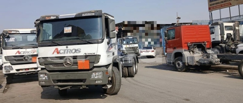 Big with watermark mercedes benz truck region de la bouenza import dubai 8882