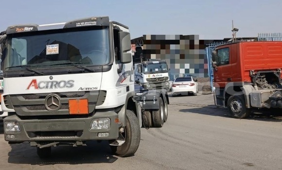 Buy Used Mercedes‒Benz Truck White Truck in Import - Dubai in Region of Bouenza Buy Used Mercedes‒Benz Truck White Truck in Import - Dubai in Region of Bouenza