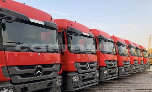 Buy Used Mercedes‒Benz Truck White Truck in Import - Dubai in Region of Bouenza Buy Used Mercedes‒Benz Truck White Truck in Import - Dubai in Region of Bouenza