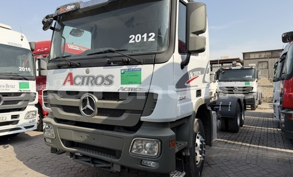 Buy Used Mercedes‒Benz Truck White Truck in Import - Dubai in Region of Bouenza Buy Used Mercedes‒Benz Truck White Truck in Import - Dubai in Region of Bouenza