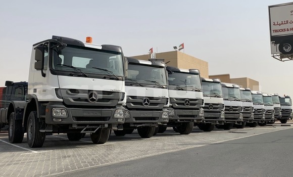 Buy Used Mercedes‒Benz Truck White Truck in Import - Dubai in Region of Bouenza Buy Used Mercedes‒Benz Truck White Truck in Import - Dubai in Region of Bouenza
