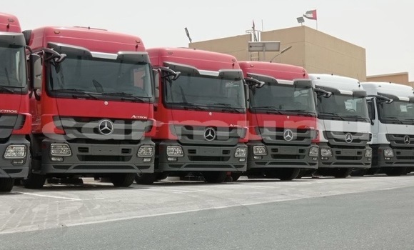 Buy Used Mercedes‒Benz Truck White Truck in Import - Dubai in Region of Bouenza Buy Used Mercedes‒Benz Truck White Truck in Import - Dubai in Region of Bouenza