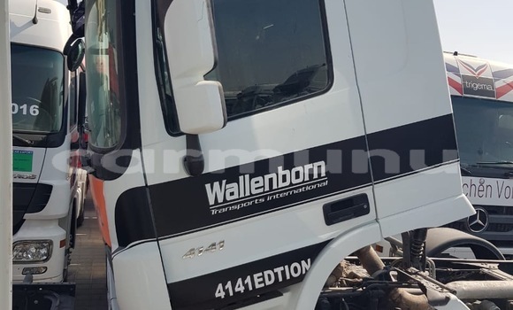Buy Used Mercedes‒Benz Truck White Truck in Import - Dubai in Region of Bouenza Buy Used Mercedes‒Benz Truck White Truck in Import - Dubai in Region of Bouenza