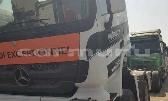 Buy Used Mercedes‒Benz Truck White Truck in Import - Dubai in Region of Bouenza Buy Used Mercedes‒Benz Truck White Truck in Import - Dubai in Region of Bouenza