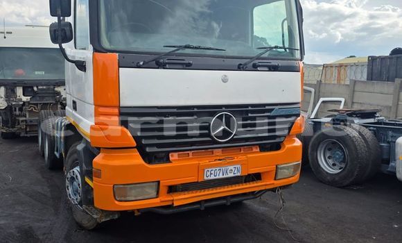 Acheter Occasion Utilitaire Mercedes‒Benz Truck Blanc à Import - Dubai, Région de la Bouenza