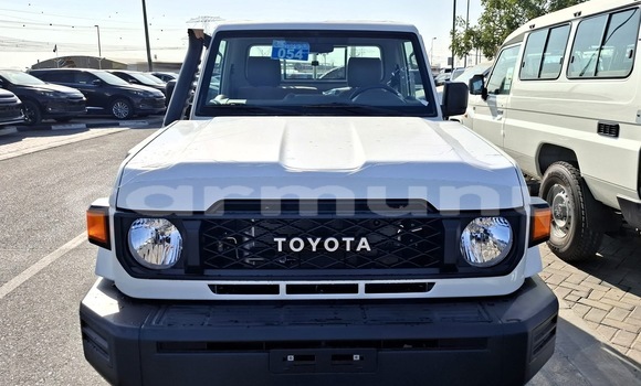 Acheter Neuf Voiture Toyota Land Cruiser Blanc à Brazzaville, Commune de Brazzaville Acheter Neuf Voiture Toyota Land Cruiser Blanc à Brazzaville, Commune de Brazzaville