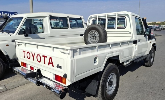 Acheter Neuf Voiture Toyota Land Cruiser Blanc à Brazzaville, Commune de Brazzaville Acheter Neuf Voiture Toyota Land Cruiser Blanc à Brazzaville, Commune de Brazzaville