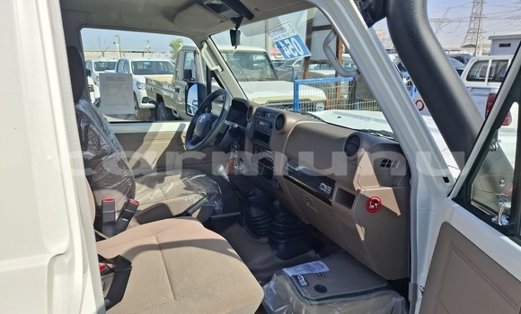 Acheter Neuf Voiture Toyota Land Cruiser Blanc à Brazzaville, Commune de Brazzaville Acheter Neuf Voiture Toyota Land Cruiser Blanc à Brazzaville, Commune de Brazzaville