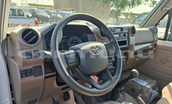 Acheter Neuf Voiture Toyota Land Cruiser Blanc à Brazzaville, Commune de Brazzaville Acheter Neuf Voiture Toyota Land Cruiser Blanc à Brazzaville, Commune de Brazzaville