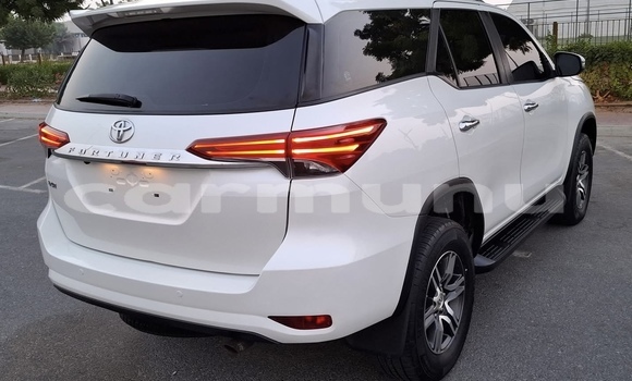 Acheter Occasion Voiture Toyota Fortuner Blanc à Brazzaville, Commune de Brazzaville Acheter Occasion Voiture Toyota Fortuner Blanc à Brazzaville, Commune de Brazzaville