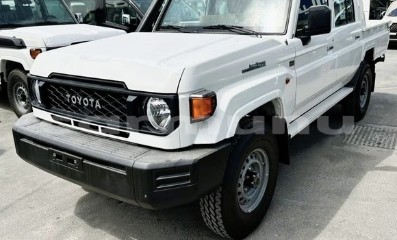 Buy New Toyota Land Cruiser White Car in Black Point in Kouilou region Buy New Toyota Land Cruiser White Car in Black Point in Kouilou region