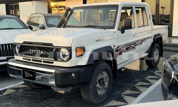 Acheter Neuf Voiture Toyota Pickup Blanc à Pointe–Noire, Région du Kouilou Acheter Neuf Voiture Toyota Pickup Blanc à Pointe–Noire, Région du Kouilou
