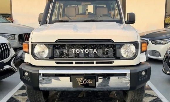 Acheter Neuf Voiture Toyota Pickup Blanc à Pointe–Noire, Région du Kouilou Acheter Neuf Voiture Toyota Pickup Blanc à Pointe–Noire, Région du Kouilou