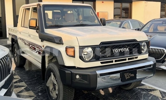 Acheter Neuf Voiture Toyota Pickup Blanc à Pointe–Noire, Région du Kouilou Acheter Neuf Voiture Toyota Pickup Blanc à Pointe–Noire, Région du Kouilou