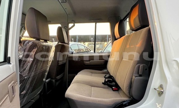 Acheter Neuf Voiture Toyota Pickup Blanc à Pointe–Noire, Région du Kouilou Acheter Neuf Voiture Toyota Pickup Blanc à Pointe–Noire, Région du Kouilou