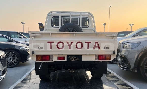 Acheter Neuf Voiture Toyota Pickup Blanc à Pointe–Noire, Région du Kouilou Acheter Neuf Voiture Toyota Pickup Blanc à Pointe–Noire, Région du Kouilou