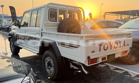 Acheter Neuf Voiture Toyota Pickup Blanc à Pointe–Noire, Région du Kouilou Acheter Neuf Voiture Toyota Pickup Blanc à Pointe–Noire, Région du Kouilou