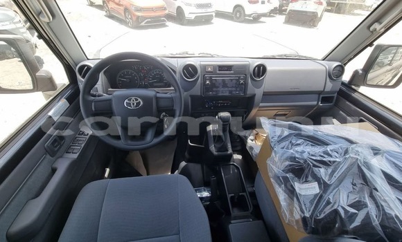 Acheter Neuf Voiture Toyota Pickup Blanc à Pointe–Noire, Région du Kouilou Acheter Neuf Voiture Toyota Pickup Blanc à Pointe–Noire, Région du Kouilou