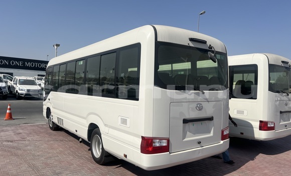 Acheter Neuf Voiture Toyota Coaster Blanc à Brazzaville, Commune de Brazzaville Acheter Neuf Voiture Toyota Coaster Blanc à Brazzaville, Commune de Brazzaville