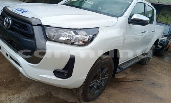 Buy Used Toyota Hilux White Car in Brazzaville in Municipality of Brazzaville Buy Used Toyota Hilux White Car in Brazzaville in Municipality of Brazzaville