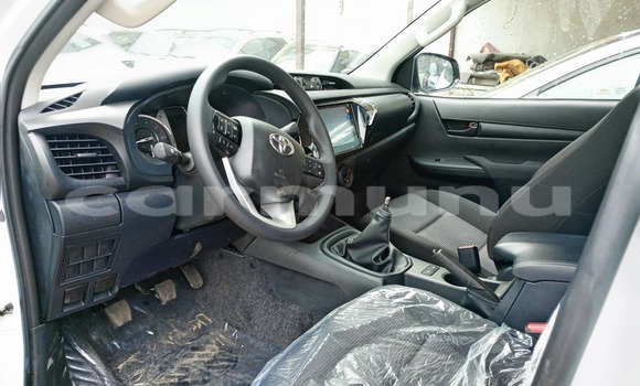 Buy Used Toyota Hilux White Car in Brazzaville in Municipality of Brazzaville Buy Used Toyota Hilux White Car in Brazzaville in Municipality of Brazzaville