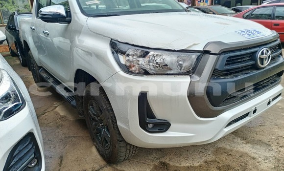 Buy Used Toyota Hilux White Car in Brazzaville in Municipality of Brazzaville Buy Used Toyota Hilux White Car in Brazzaville in Municipality of Brazzaville