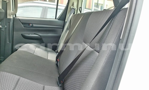 Buy Used Toyota Hilux White Car in Brazzaville in Municipality of Brazzaville Buy Used Toyota Hilux White Car in Brazzaville in Municipality of Brazzaville