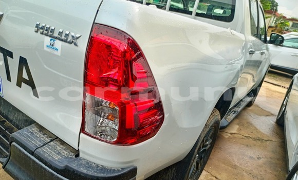 Buy Used Toyota Hilux White Car in Brazzaville in Municipality of Brazzaville Buy Used Toyota Hilux White Car in Brazzaville in Municipality of Brazzaville