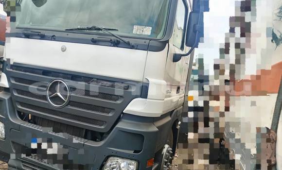 Acheter Occasion Utilitaire Volvo F4 Blanc à Brazzaville, Commune de Brazzaville Acheter Occasion Utilitaire Volvo F4 Blanc à Brazzaville, Commune de Brazzaville