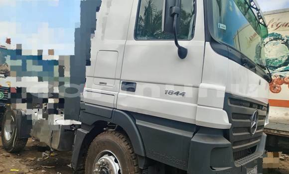 Acheter Occasion Utilitaire Volvo F4 Blanc à Brazzaville, Commune de Brazzaville Acheter Occasion Utilitaire Volvo F4 Blanc à Brazzaville, Commune de Brazzaville