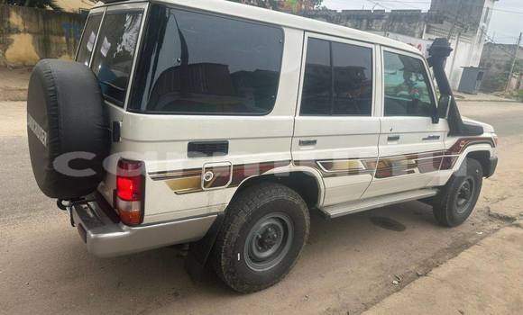 Acheter Occasion Voiture Toyota Land Cruiser Blanc à Brazzaville, Commune de Brazzaville Acheter Occasion Voiture Toyota Land Cruiser Blanc à Brazzaville, Commune de Brazzaville