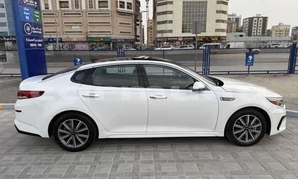 Acheter Occasion Voiture Kia K5 Blanc à Brazzaville, Commune de Brazzaville Acheter Occasion Voiture Kia K5 Blanc à Brazzaville, Commune de Brazzaville