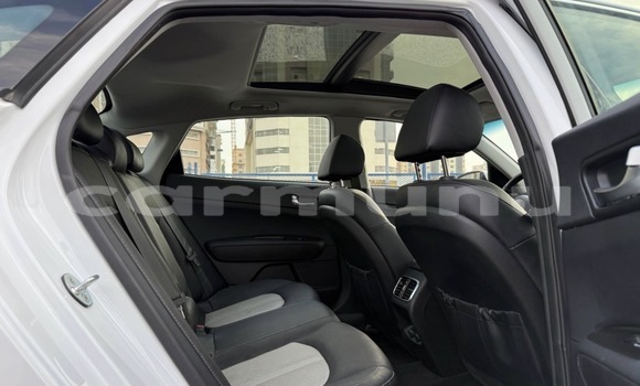 Acheter Occasion Voiture Kia K5 Blanc à Brazzaville, Commune de Brazzaville Acheter Occasion Voiture Kia K5 Blanc à Brazzaville, Commune de Brazzaville