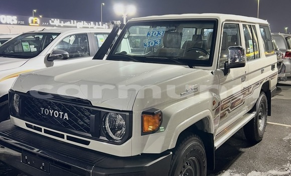 Acheter Neuf Voiture Toyota Land Cruiser Blanc à Brazzaville, Commune de Brazzaville Acheter Neuf Voiture Toyota Land Cruiser Blanc à Brazzaville, Commune de Brazzaville