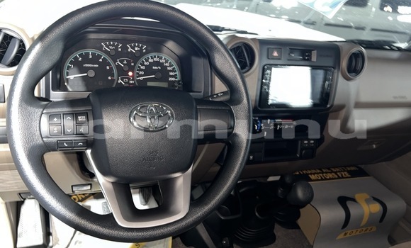 Acheter Neuf Voiture Toyota Land Cruiser Blanc à Brazzaville, Commune de Brazzaville Acheter Neuf Voiture Toyota Land Cruiser Blanc à Brazzaville, Commune de Brazzaville