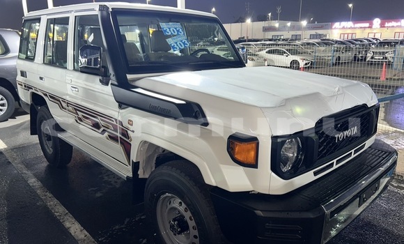 Acheter Neuf Voiture Toyota Land Cruiser Blanc à Brazzaville, Commune de Brazzaville Acheter Neuf Voiture Toyota Land Cruiser Blanc à Brazzaville, Commune de Brazzaville