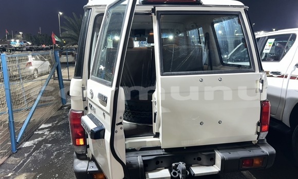 Acheter Neuf Voiture Toyota Land Cruiser Blanc à Brazzaville, Commune de Brazzaville Acheter Neuf Voiture Toyota Land Cruiser Blanc à Brazzaville, Commune de Brazzaville