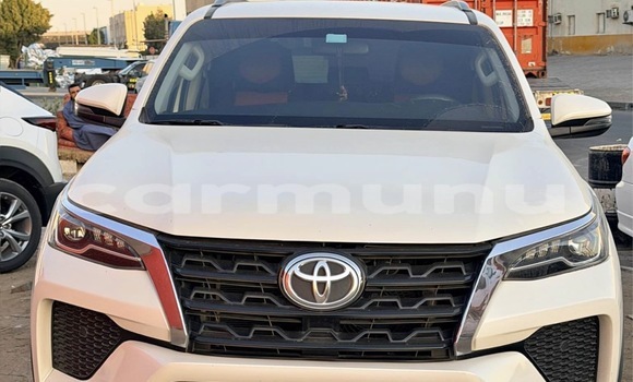 Acheter Occasion Voiture Toyota Fortuner Blanc à Brazzaville, Commune de Brazzaville