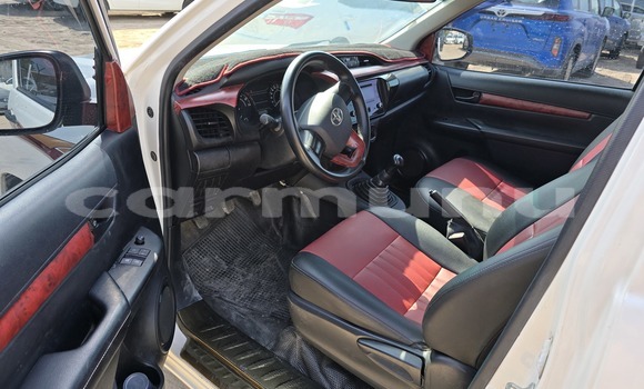 Acheter Occasion Voiture Toyota Hilux Blanc à Import - Dubai, Région de la Bouenza Acheter Occasion Voiture Toyota Hilux Blanc à Import - Dubai, Région de la Bouenza