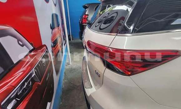 Acheter Occasion Voiture Toyota Fortuner Blanc à Brazzaville, Commune de Brazzaville Acheter Occasion Voiture Toyota Fortuner Blanc à Brazzaville, Commune de Brazzaville