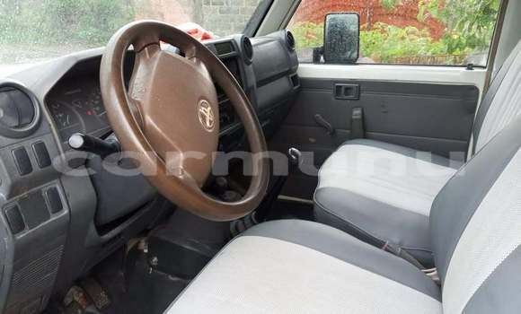 Buy Used Toyota Land Cruiser White Car in Brazzaville in Municipality of Brazzaville Buy Used Toyota Land Cruiser White Car in Brazzaville in Municipality of Brazzaville