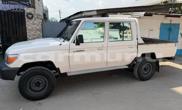 Buy Used Toyota Land Cruiser White Car in Brazzaville in Municipality of Brazzaville Buy Used Toyota Land Cruiser White Car in Brazzaville in Municipality of Brazzaville