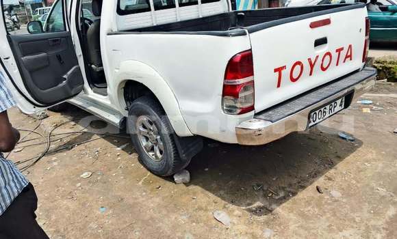 Acheter Occasion Voiture Toyota Hilux Blanc à Brazzaville, Commune de Brazzaville Acheter Occasion Voiture Toyota Hilux Blanc à Brazzaville, Commune de Brazzaville