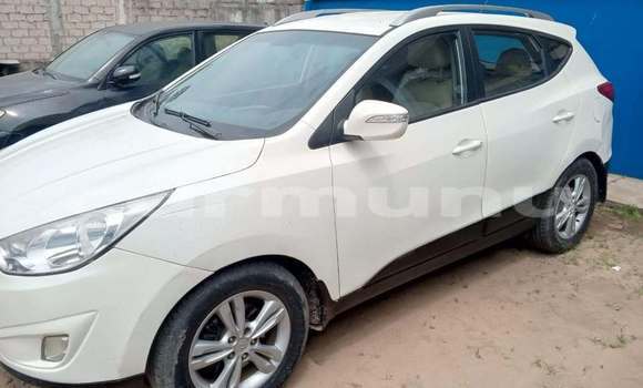 Buy Used Hyundai Tucson White Car in Brazzaville in Municipality of Brazzaville Buy Used Hyundai Tucson White Car in Brazzaville in Municipality of Brazzaville
