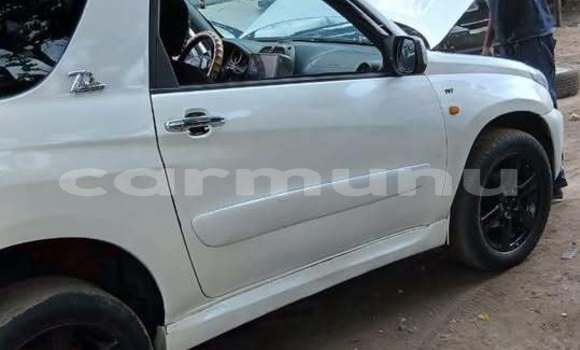 Acheter Occasion Voiture Toyota RAV4 Blanc à Brazzaville, Commune de Brazzaville Acheter Occasion Voiture Toyota RAV4 Blanc à Brazzaville, Commune de Brazzaville