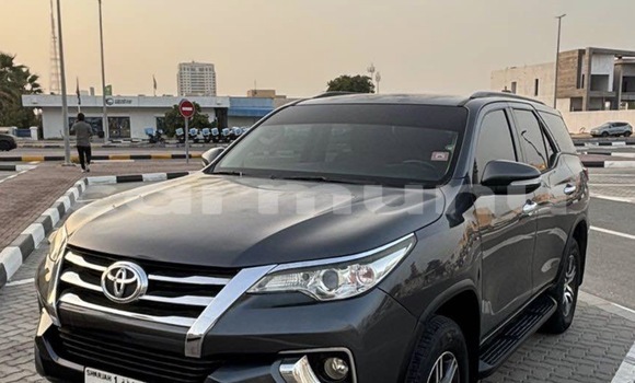 Acheter Occasion Voiture Toyota Fortuner Gris à Pointe–Noire, Région du Kouilou