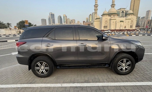 Acheter Occasion Voiture Toyota Fortuner Gris à Pointe–Noire, Région du Kouilou Acheter Occasion Voiture Toyota Fortuner Gris à Pointe–Noire, Région du Kouilou