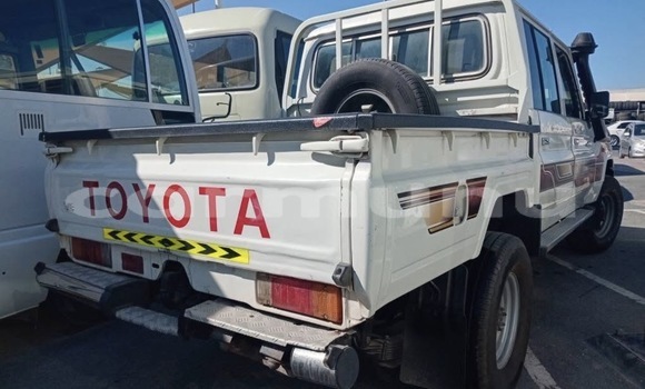 Acheter Occasion Voiture Toyota Land Cruiser Blanc à Pointe–Noire, Région du Kouilou Acheter Occasion Voiture Toyota Land Cruiser Blanc à Pointe–Noire, Région du Kouilou