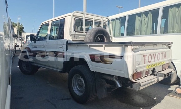 Acheter Occasion Voiture Toyota Land Cruiser Blanc à Pointe–Noire, Région du Kouilou Acheter Occasion Voiture Toyota Land Cruiser Blanc à Pointe–Noire, Région du Kouilou